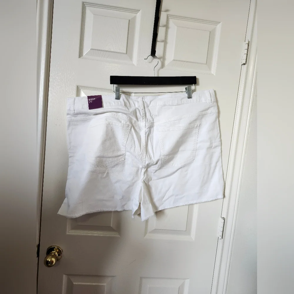 Lane Bryant Bright White Embroidered Eyelet Denim Shorts 28 New